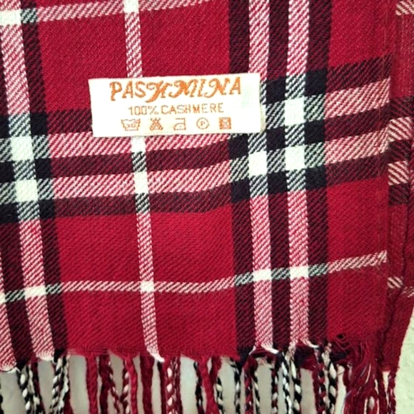 💰SOLD💰100% CASHMERE NWOT PASHMINA  Plaid Fringe SCARF - Picture 2 of 3